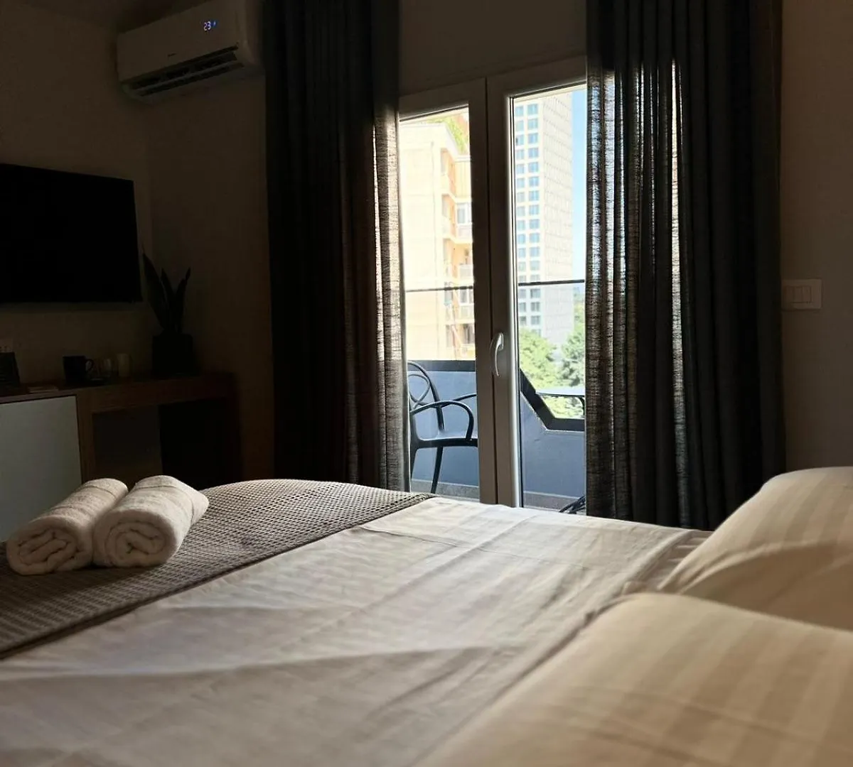 Izi Boutique Apartment Tirana 0*,