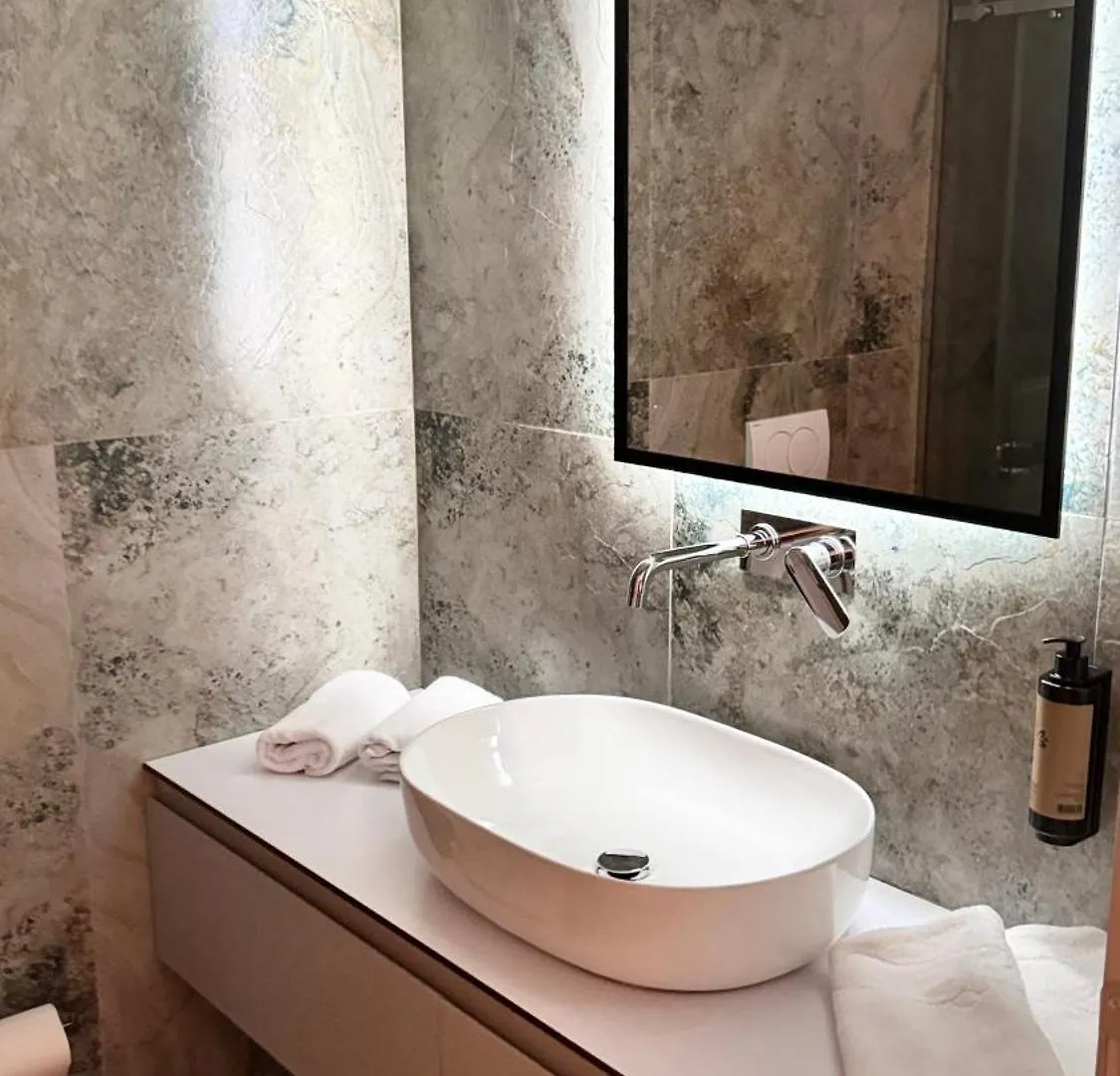 Izi Boutique Apartment Tirana 0*,