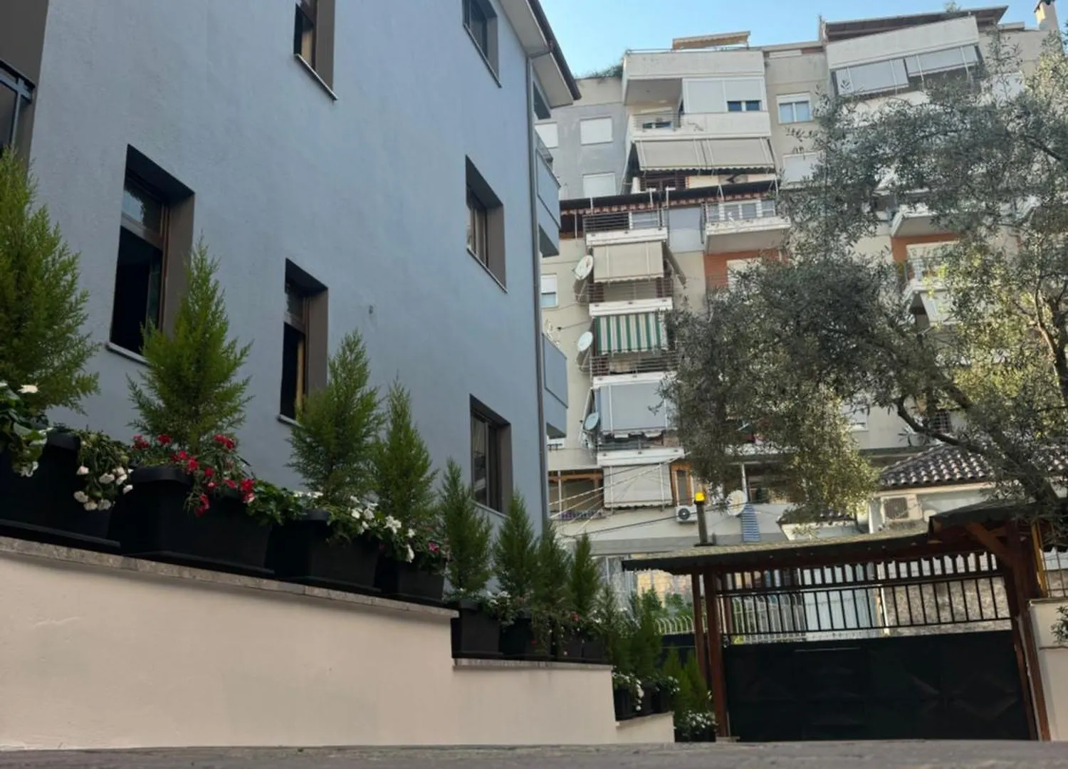 Izi Boutique Apartment Tirana 0*,